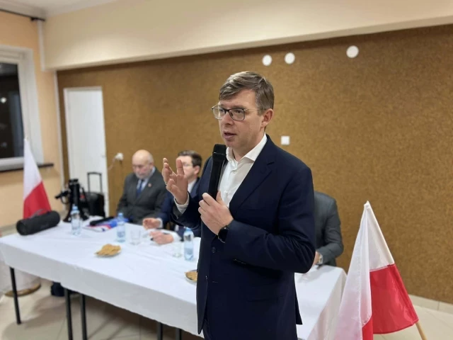 PiS ruszyło w teren. Posłowie spotkali się z mieszkańcami Szczytna