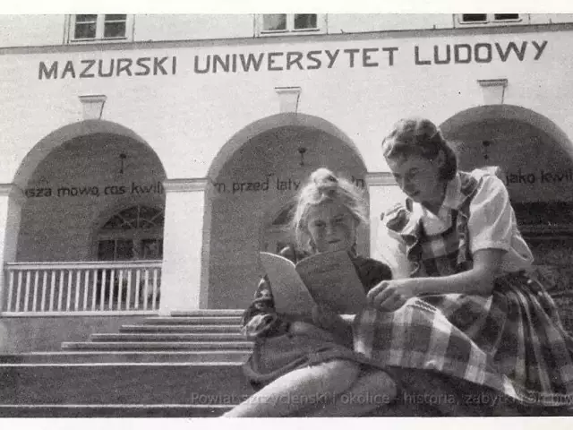 Kościół z 1876 roku, Uniwersytet z 1945 i pocztówki Cohna