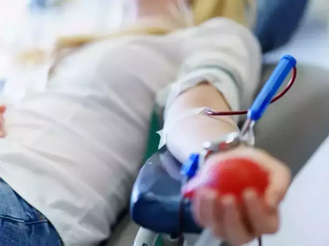Krwiobus stanie przy hali Wagnera. Oddaj krew w Szczytnie