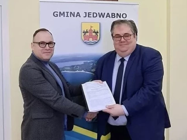 Jest zgoda na blok w Jedwabnie. Rafał Wilczek i Sławomir Ambroziak ogłosili start inwestycji
