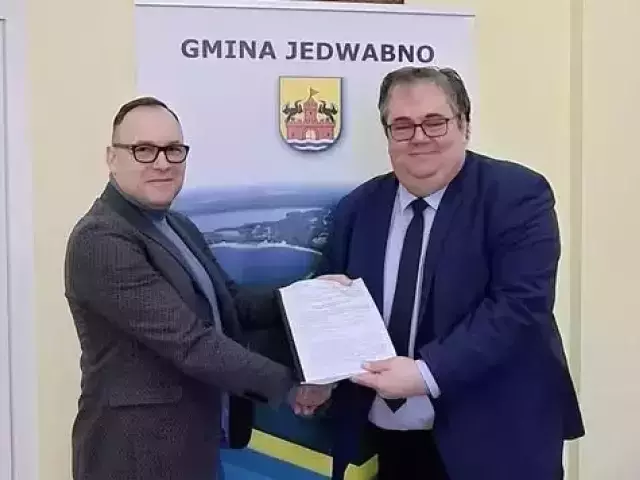 Jest zgoda na blok w Jedwabnie. Rafał Wilczek i Sławomir Ambroziak ogłosili start inwestycji