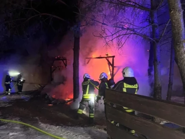 Ogień w Pasymiu. Spłonęła drewutnia z opałem