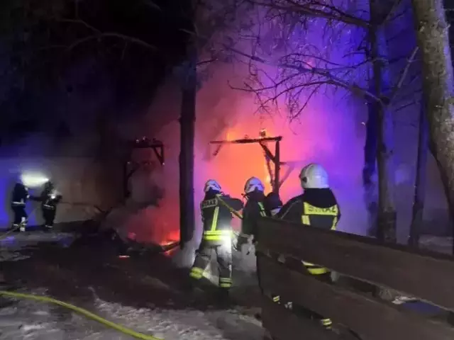 Ogień w Pasymiu. Spłonęła drewutnia z opałem