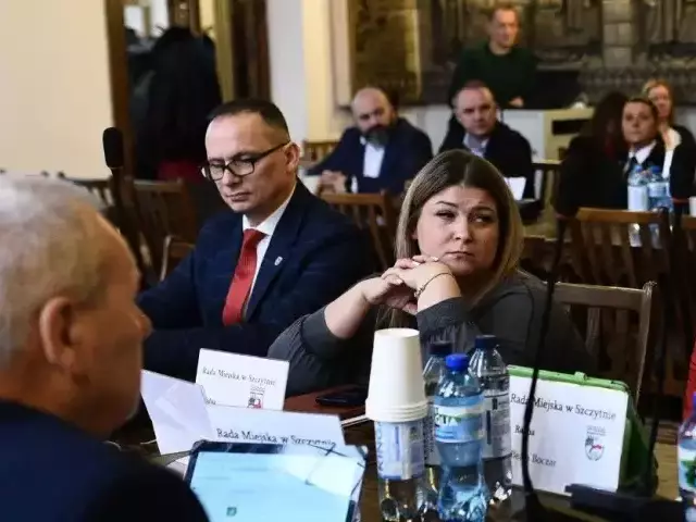 Radna pyta o „Promyczek” i rotację. Burmistrz pokazuje liczby z przedszkoli