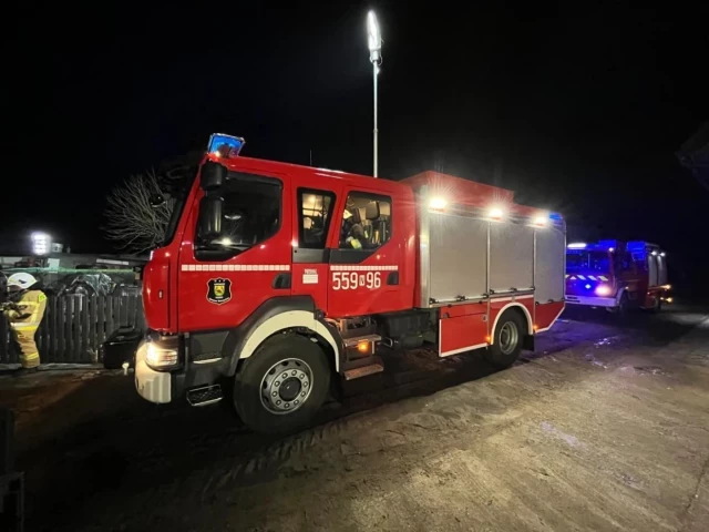 Pożar ciągnika na posesji w Łuce. OSP Lipowiec i Lesiny Wielkie w akcji