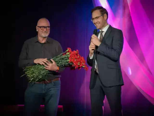 Kabaret, muzyka i kwiaty od burmistrza Nowocińskiego. Tak Pasym świętował Dzień Kobiet (zdjęcia)