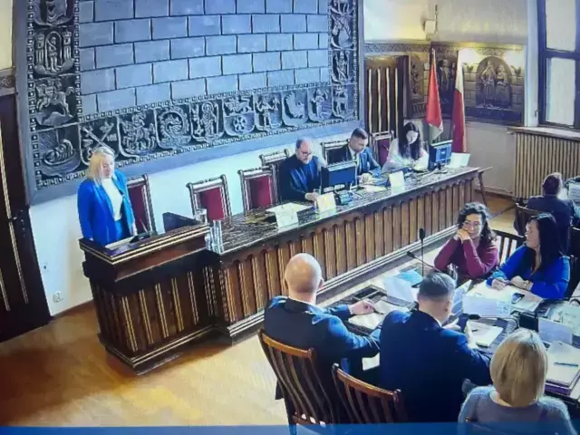 Magdalena Bojarska zabiera głos. Dyrektor uspokaja, radni wskazują na napięcia w „Promyczku” – zobacz nagranie z sesji