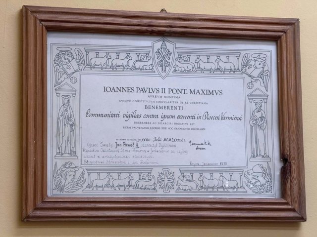Niespodziewane odkrycie strażaków z Jedwabna. Znaleźli dokument od Jana Pawła II