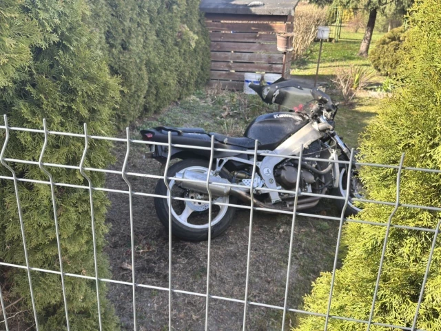 Motocyklowy rajd zakończony w płocie. Pościg w Wielbarku i 26-latek z poważnymi zarzutami