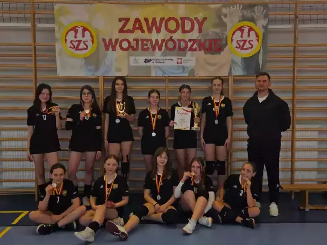 Srebro dla Szczytna. Świetny turniej i historyczny wynik młodych siatkarek