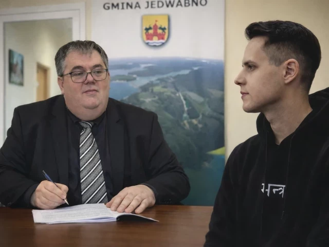 Gibbs w Jedwabnie za... 50 zł. Wójt Ambroziak gra va banque i celuje w tysiące ludzi (rozmowa 