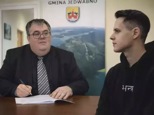 Gibbs w Jedwabnie za... 50 zł. Wójt Ambroziak gra va banque i celuje w tysiące ludzi (rozmowa 