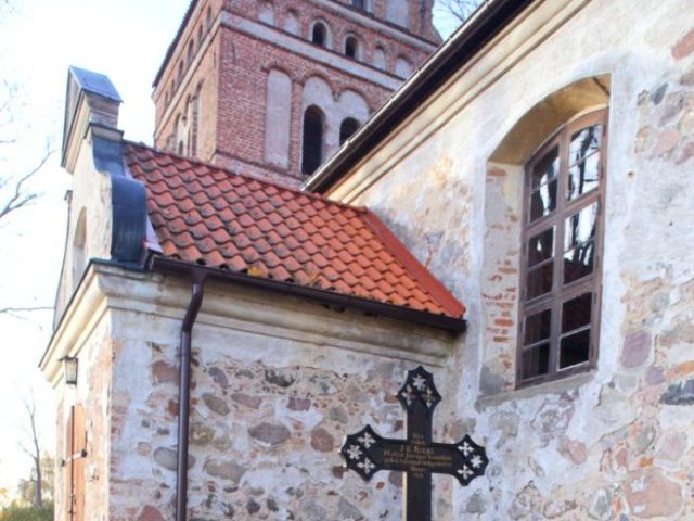 Ratują wieżę z XIV wieku. Trwa zbiórka na zabytkowy kościół w Dźwierzutach
