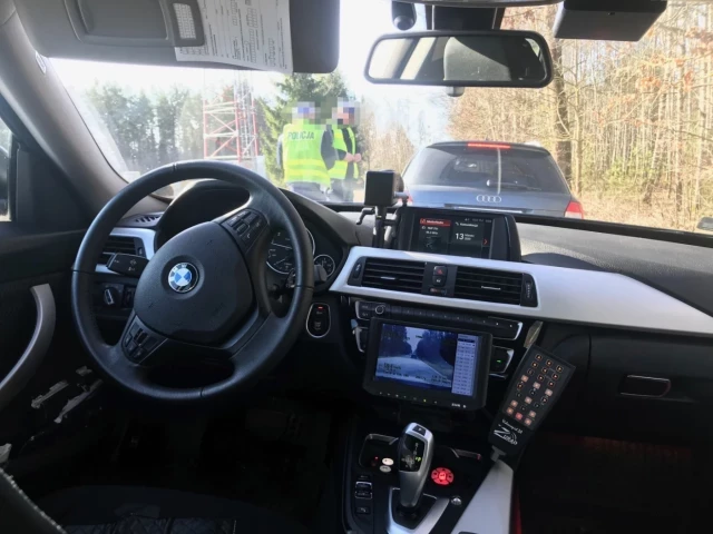 146 km/h na „90-tce”. Dwóch kierowców straciło prawo jazdy na krajowej 57