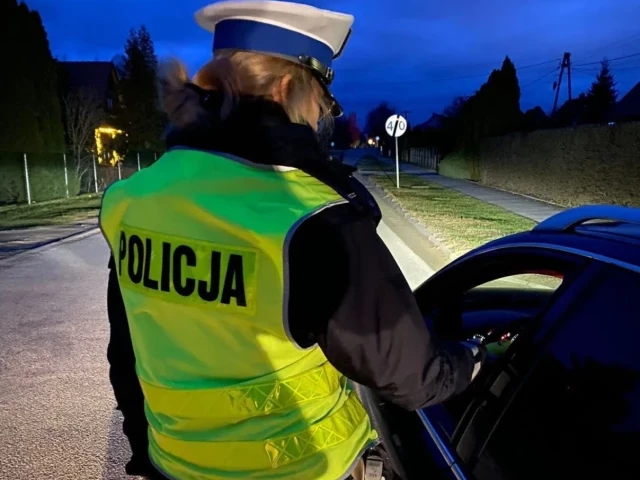 443 kontrole i jeden nietrzeźwy kierowca. 49-latek bez prawa jazdy zatrzymany w Kolonii