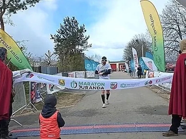 Maraton Juranda 2026. 2:38:26 vs 2:55:45 – Szyszka wygrywa, Zbrzeźny najlepszy ze Szczytna