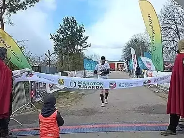 Maraton Juranda 2026. 2:38:26 vs 2:55:45 – Szyszka wygrywa, Zbrzeźny najlepszy ze Szczytna