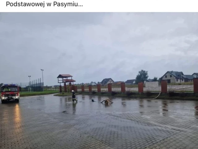 „Basen im. Pana Chmurki” znika po 25 latach. Ruszyła naprawa parkingu przy szkole w Pasymiu