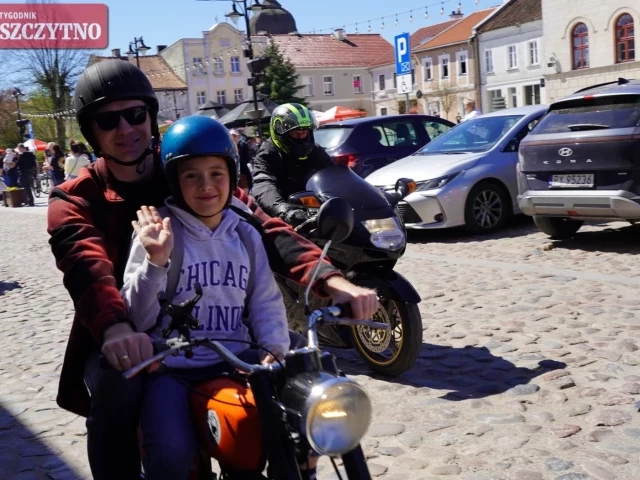 Motocykle przejęły Pasym. Parada, muzyka i tłum ludzi pod wieżą (zdjęcia)