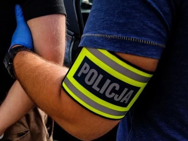 Gaz pieprzowy, kopnięcia i zatrzymania. Trzech mieszkańców z gminy Pasym usłyszało zarzuty pobicia