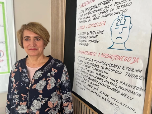 „To nie nas dotyczy” — największe kłamstwo uzależnienia. Rozmowa z Leokadią Derkies