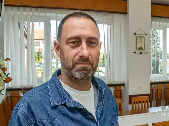 „Nie chcemy żyć między kurnikami”. Rozmowa z Tomaszem Winiarkiem, przedstawicielem komitetu protestacyjnego w Rozogach