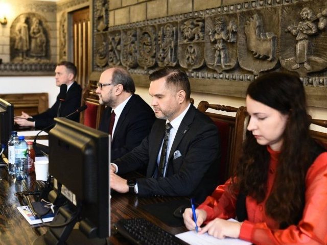 Dwie sesje jednego dnia. Radni zaczną od absolutorium, skończą na „Promyczku”