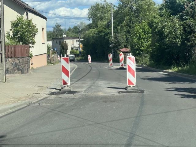 Nowa droga, stare problemy? Mieszkańcy znów narzekają na studzienki na Bartnej Stronie