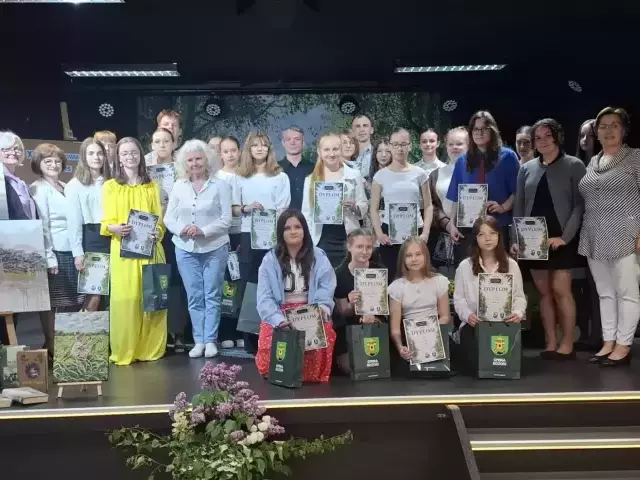 Aleksandra Kaczyńska, Roksana Wichowska i Szymon Matwiej najlepsi. Młodzi recytatorzy opanowali Rozog