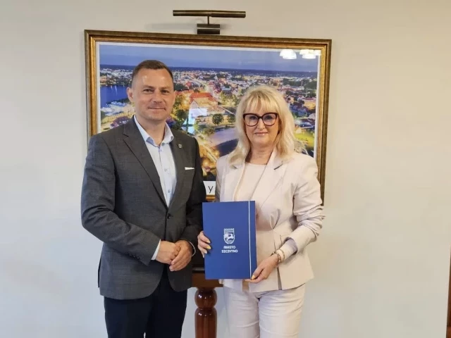 Burmistrz podjął decyzję. Ewa Bakalarska pozostaje dyrektorem „Szóstki”