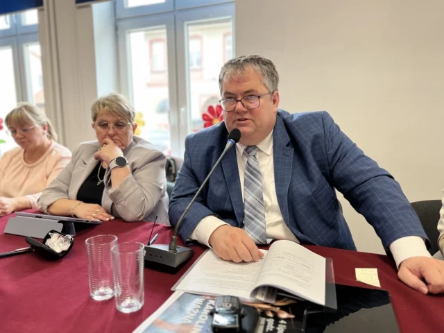 Nad gminą wisiało 9,5 mln zł długu. Wojewoda umorzył odsetki, Jedwabno odetchnęło