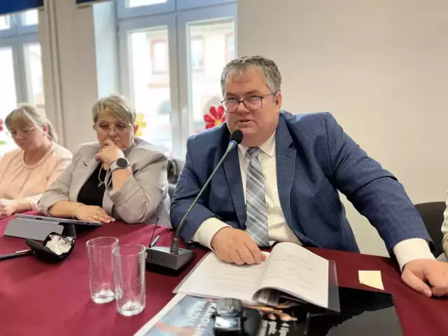 Nad gminą wisiało 9,5 mln zł długu. Wojewoda umorzył odsetki, Jedwabno odetchnęło