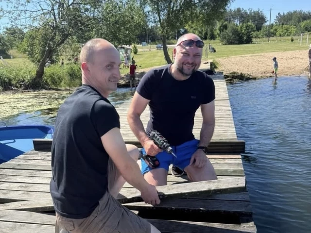 Dzika Plaża gotowa na lato. Mieszkańcy zakasali rękawy i ruszyli do pracy