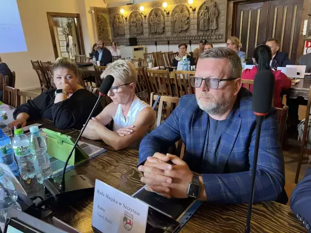 Radny Paweł Malec pyta o lokal i dzierżawę. Miasto tłumaczy, dlaczego sprawy utknęły