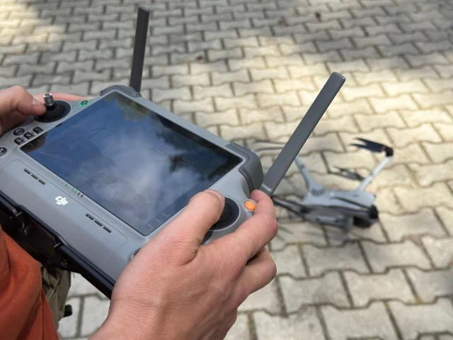 Dron zawisł nad Szczytnem. Kierowcy wpadali jeden po drugim