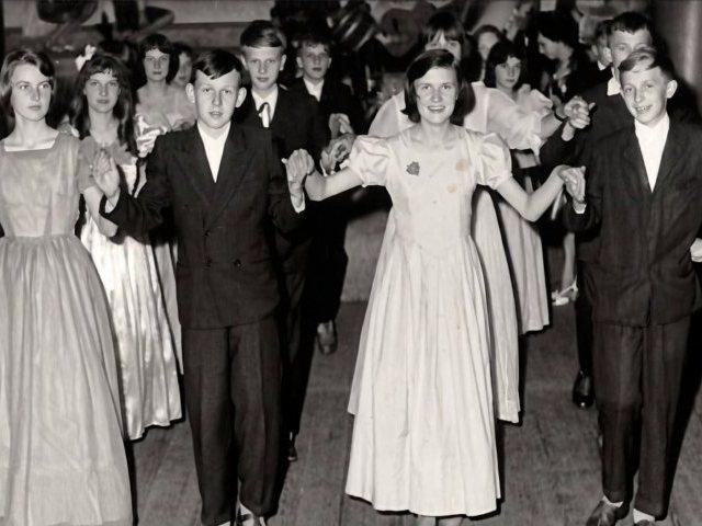 Ostatni polonez „Jedynki”. Dwa zdjęcia przenoszą Szczytno do 1960 roku